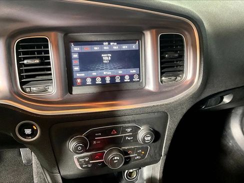 Used 2019 Dodge Charger SXT RWD image 24