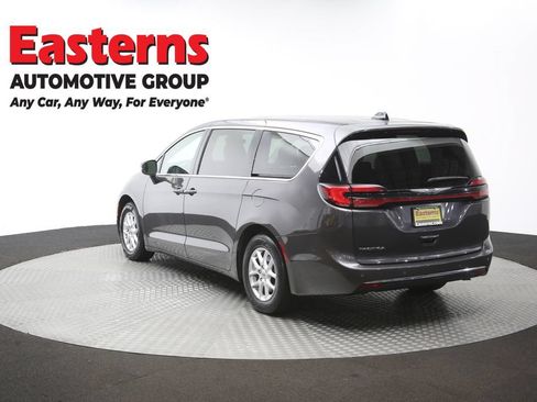 Used 2023 Chrysler Pacifica Touring-L FWD image 66