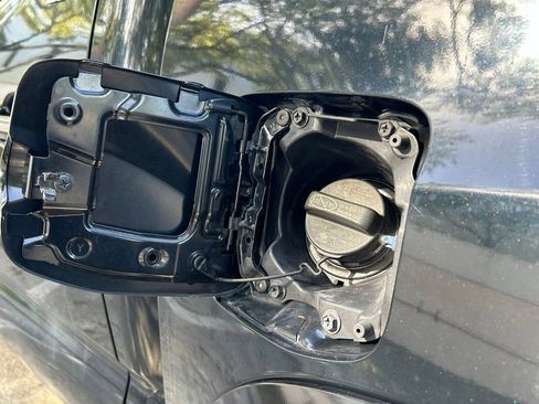 Used 2018 Toyota Tacoma SR5 RWD image 35