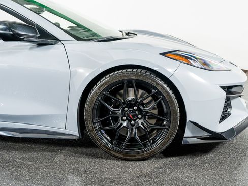 Used 2025 Chevrolet Corvette Z06 image 6