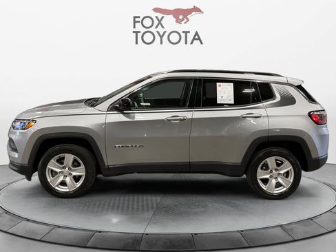Used 2022 Jeep Compass Latitude w/ Mopar Graphics Package image 3