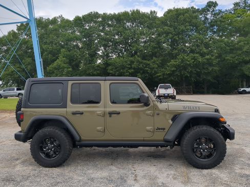 Used 2025 Jeep Wrangler Unlimited Sport AWD/4WD image 2