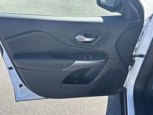 Used 2022 Jeep Cherokee Latitude Lux w/ Sun & Sound Group image 13