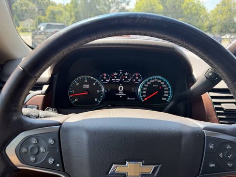 Used 2016 Chevrolet Suburban LTZ RWD image 24