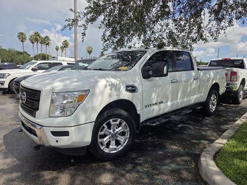 Used 2021 Nissan Titan SV w/ SV Convenience Package AWD/4WD image 3