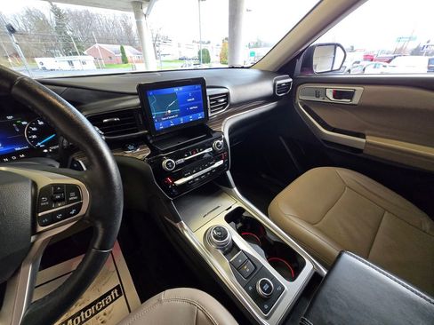 Used 2021 Ford Explorer Limited w/ Equipment Group 301A image 18