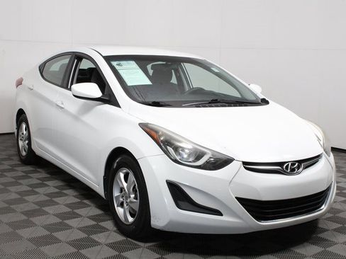 Used 2014 Hyundai Elantra SE image 1