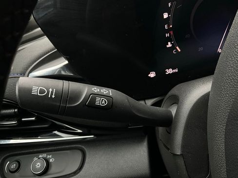 Used 2025 Buick Envista Sport Touring image 35