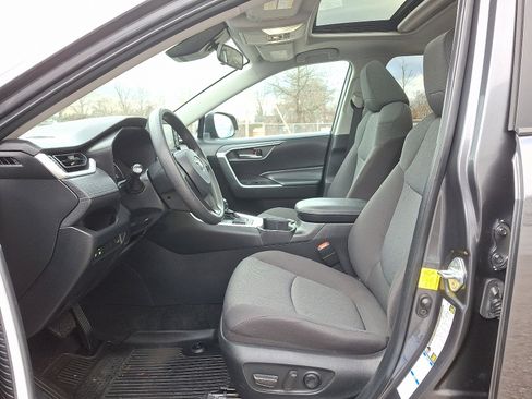 Used 2022 Toyota RAV4 XLE w/ Convenience Package image 13