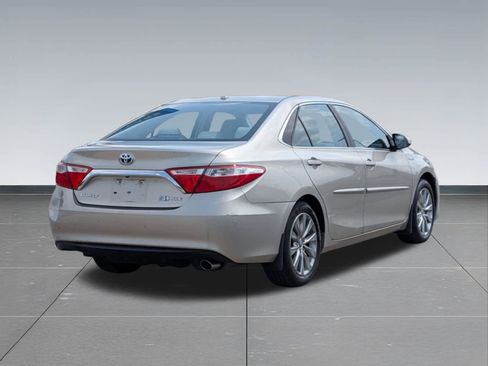 Used 2015 Toyota Camry XLE w/ Moonroof Package FWD image 4