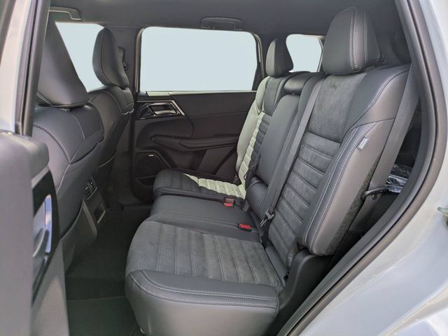 New 2026 Mitsubishi Outlander LE FWD image 14