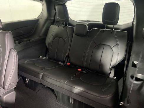 New 2026 Chrysler Pacifica Select image 11