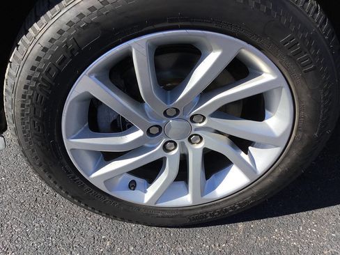 Used 2018 Land Rover Discovery Sport HSE image 17