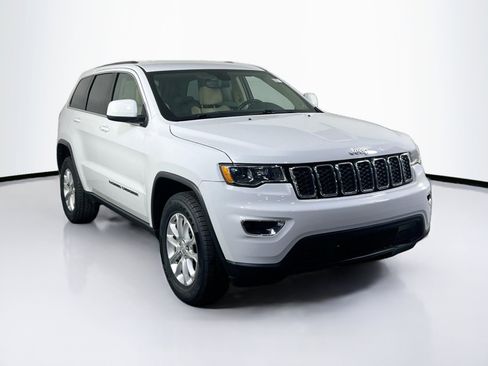 Used 2022 Jeep Grand Cherokee Laredo E w/ Security & Convenience Group AWD/4WD image 3