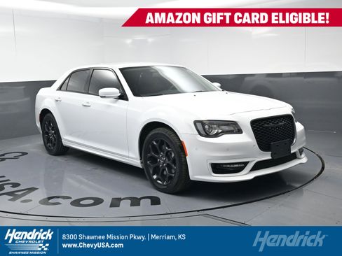 Used 2023 Chrysler 300 Touring L w/ Comfort Group image 1