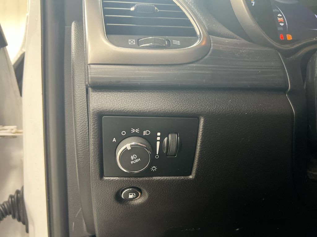 Used 2020 Jeep Grand Cherokee Laredo w/ Quick Order Package 2BN North AWD/4WD image 19
