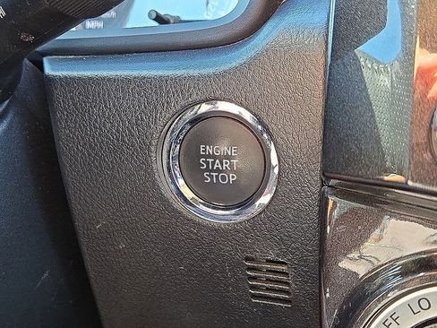 Used 2024 Toyota 4Runner TRD Off-Road Premium image 32