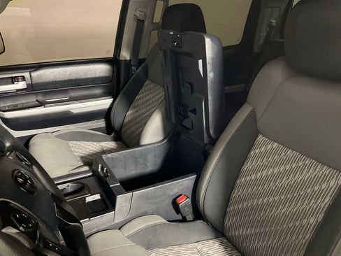 Used 2018 Toyota Tundra SR5 w/ SR5 Upgrade Package image 30