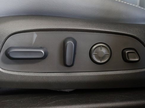 Used 2024 Buick Enclave Premium image 32