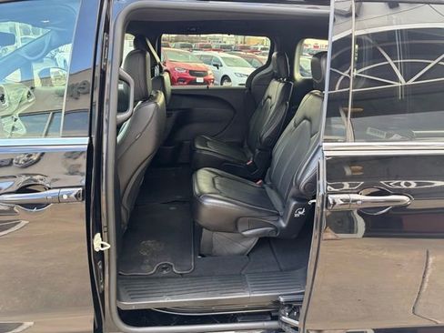 Used 2025 Chrysler Pacifica Select image 22