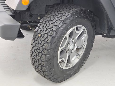 Used 2017 Jeep Wrangler Rubicon w/ Power Convenience Group image 29