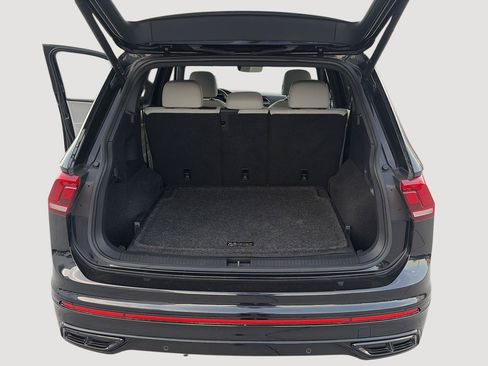 Certified 2022 Volkswagen Tiguan SE R-Line AWD/4WD image 11