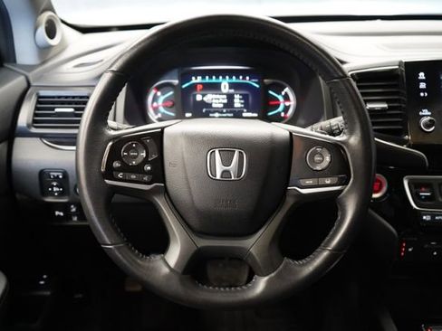 Used 2022 Honda Pilot Touring image 16