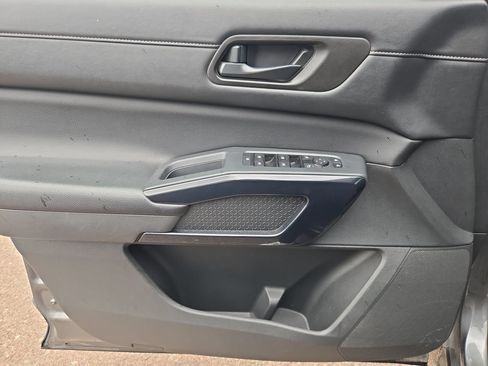 Used 2025 Nissan Pathfinder SV FWD image 21