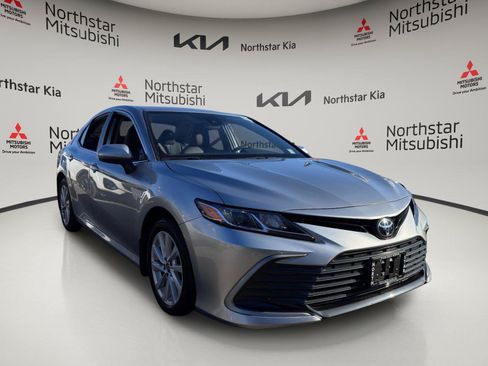 Used 2022 Toyota Camry LE AWD/4WD image 5