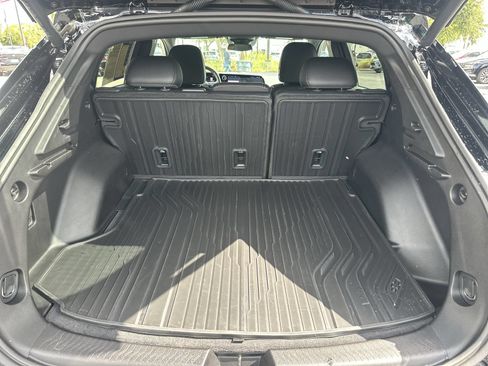 Used 2024 Chevrolet Equinox EV RS FWD image 32