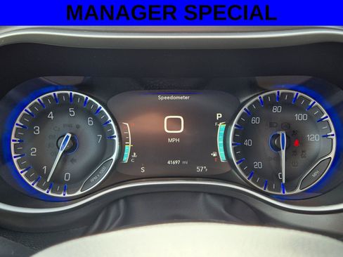 Used 2024 Chrysler Pacifica Touring-L FWD image 20