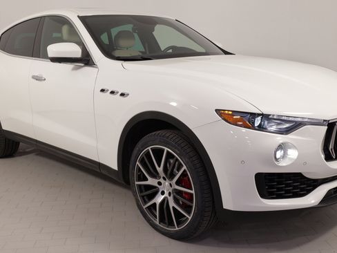 Used 2018 Maserati Levante image 7