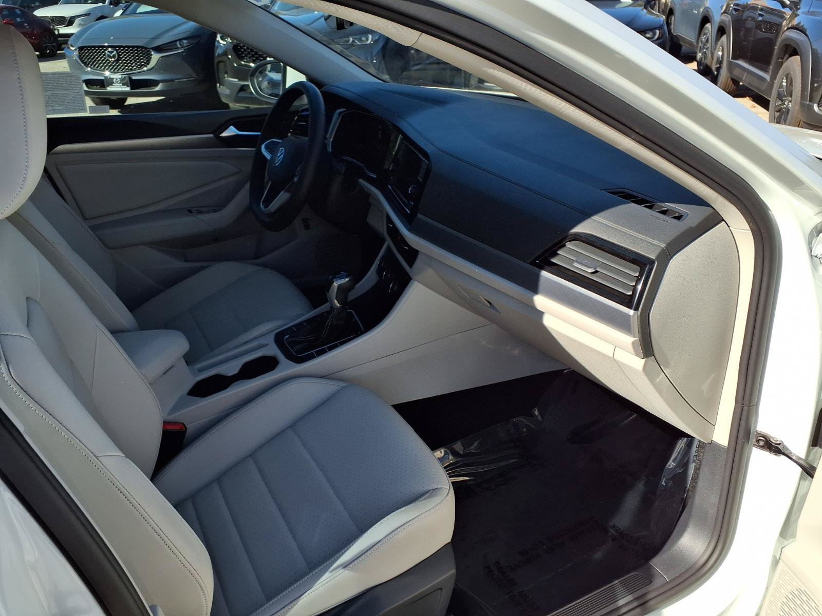Used 2024 Volkswagen Jetta SE w/ Panoramic Sunroof Package FWD image 23