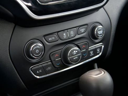 Used 2021 Jeep Cherokee Limited w/ Elite Package image 24