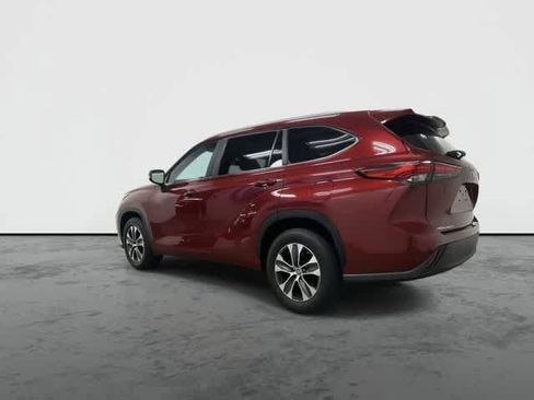 Used 2023 Toyota Highlander XLE image 9
