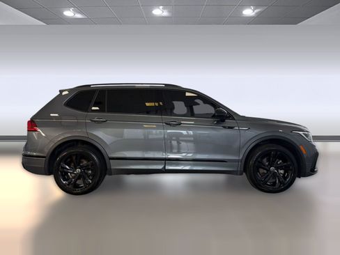 Used 2023 Volkswagen Tiguan SE R-Line FWD image 8