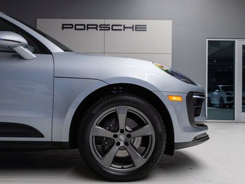 Certified 2026 Porsche Macan AWD/4WD image 11