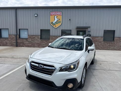 Used 2018 Subaru Outback 2.5i Premium AWD/4WD image 3