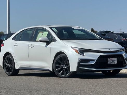 Certified 2024 Toyota Corolla SE w/ SE Package image 2