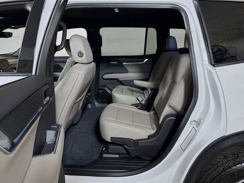 Certified 2026 GMC Acadia Elevation w/ Elevation Premium Package FWD image 23