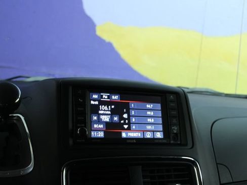 Used 2019 Dodge Grand Caravan SE w/ UConnect Hands-Free Group FWD image 17