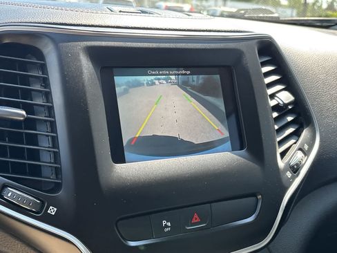 Certified 2019 Jeep Cherokee Latitude Plus AWD/4WD image 22