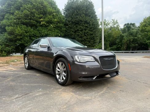 Used 2018 Chrysler 300 Limited AWD/4WD image 3
