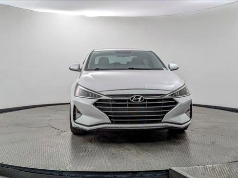 Used 2019 Hyundai Elantra SE image 12