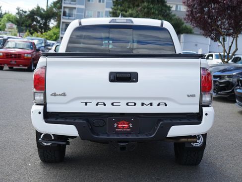 Used 2019 Toyota Tacoma Limited AWD/4WD image 4