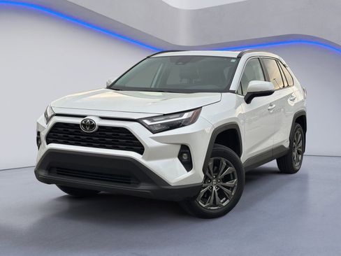 Used 2025 Toyota RAV4 XLE Premium image 2