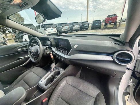 Used 2024 Chevrolet Trax LS FWD image 27