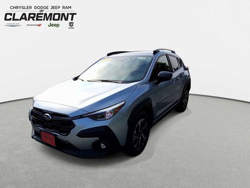 Used 2025 Subaru Crosstrek 2.5i Premium AWD/4WD image 3