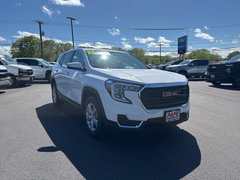 Used 2024 GMC Terrain SLE AWD/4WD image 2