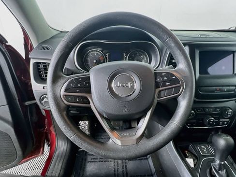 Used 2021 Jeep Cherokee Latitude FWD image 11